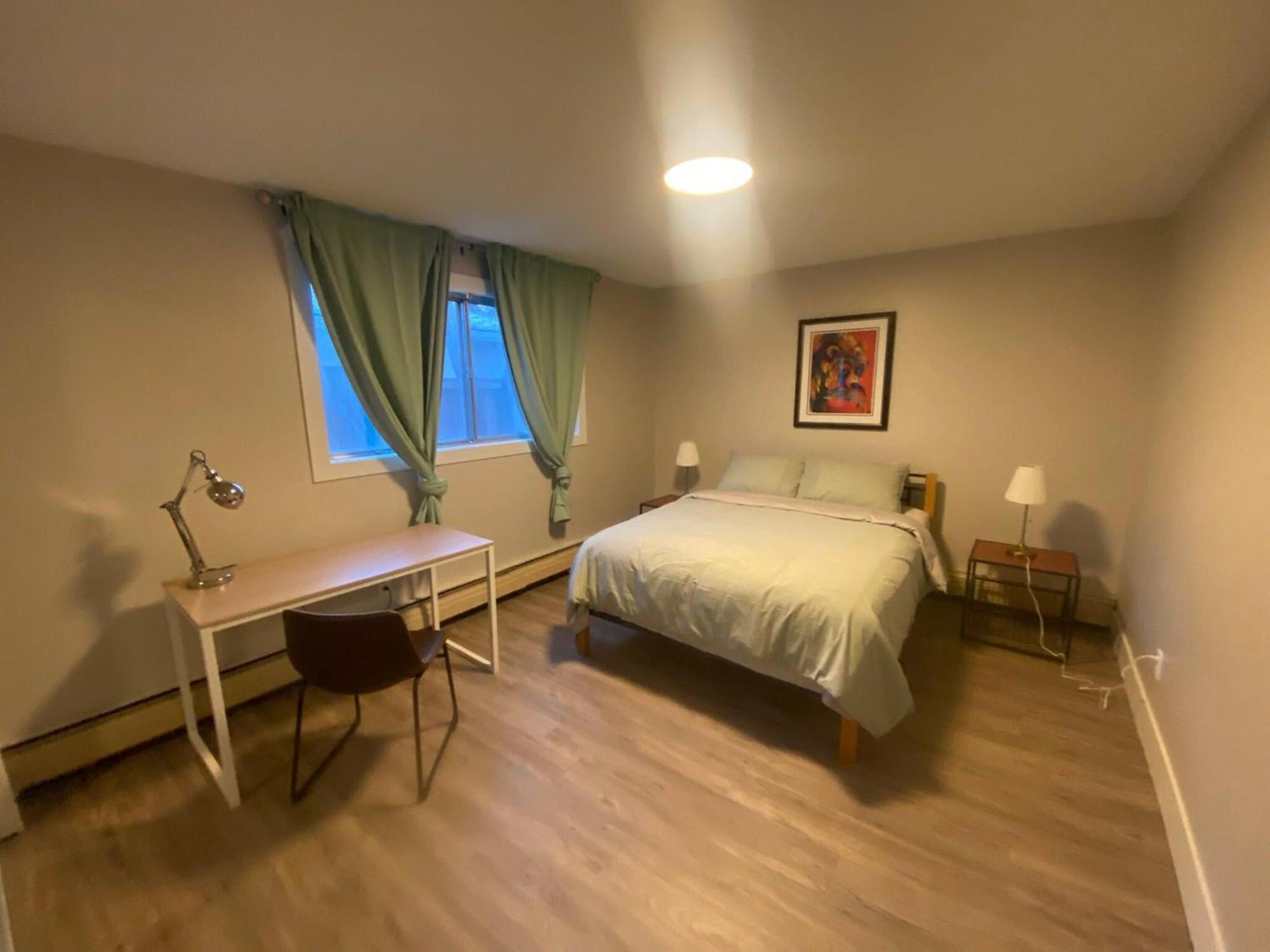 Brand New Modern Flat 2br1ba Whyte And Guest house Edmonton